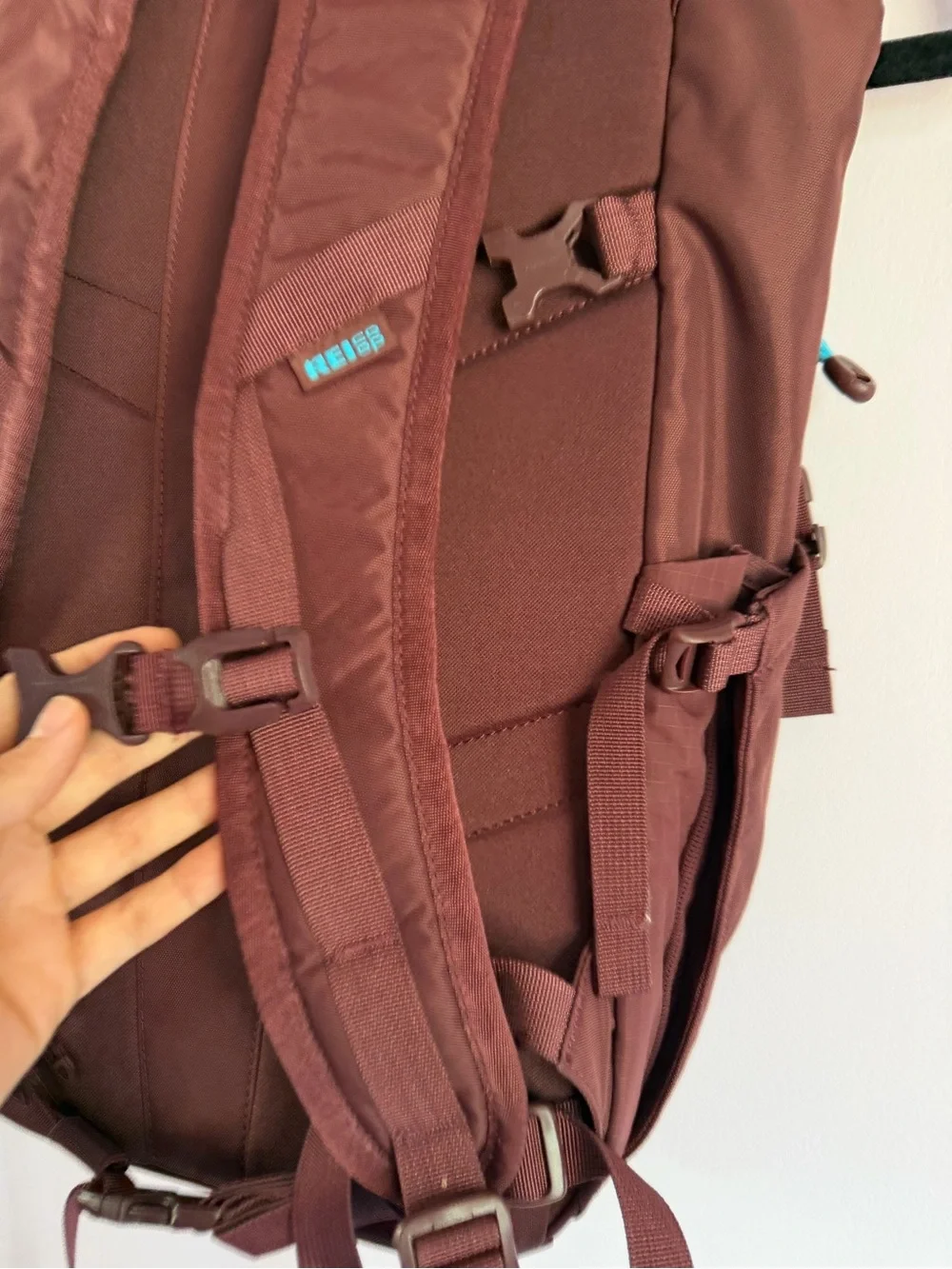 NWOT REI Maroon Ruckpack 18L Camping Hiking Backpack with Turquoise Accents